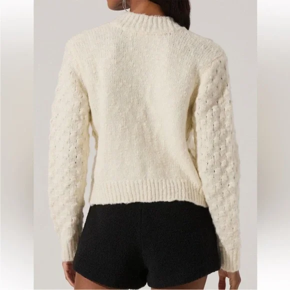 NEW ASTR the Label Velvet Bow Cardigan Size Small - Picture 3 of 8